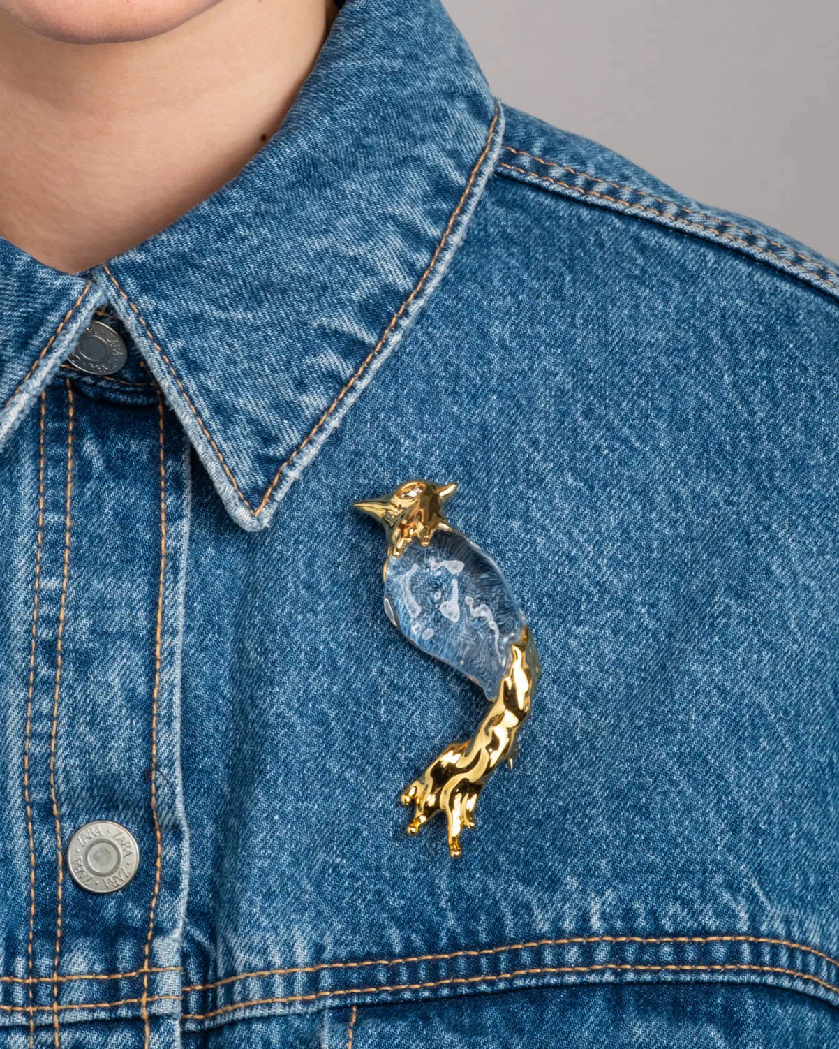 Liquid Lucite Cardinal Pin - Image 2