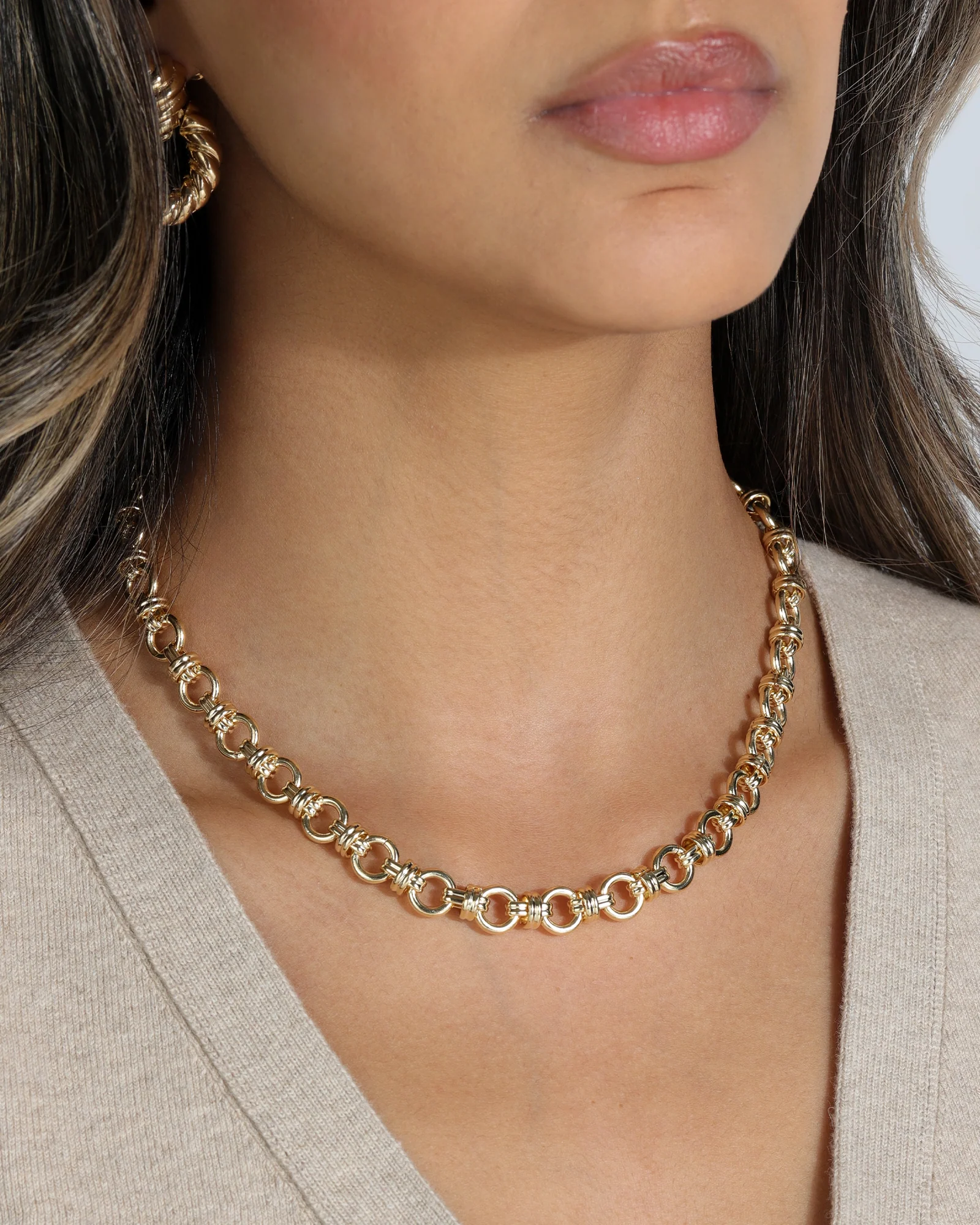 Rolo Oval Knot Necklace - Image 2