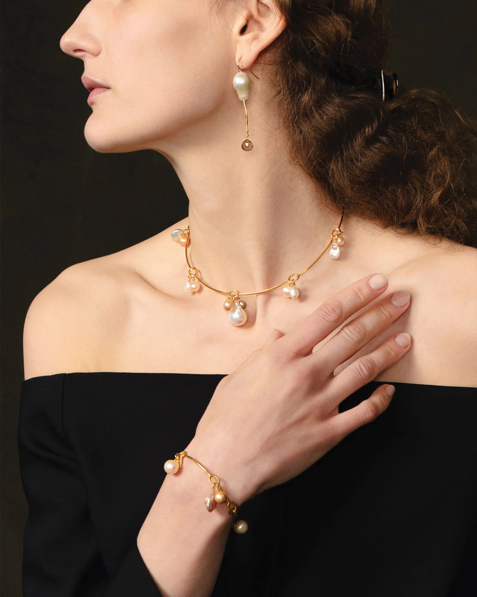 Crown Pearl Collar Necklace - Image 2