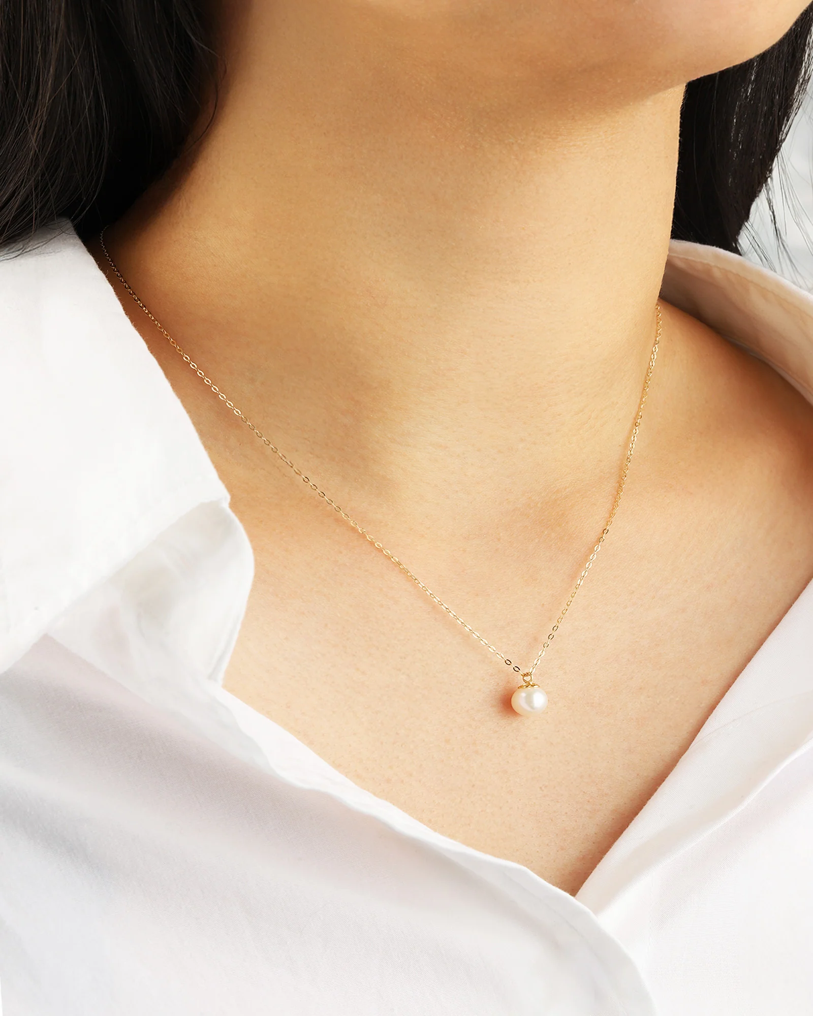 Round White Pearl Pendant Necklace - Image 2