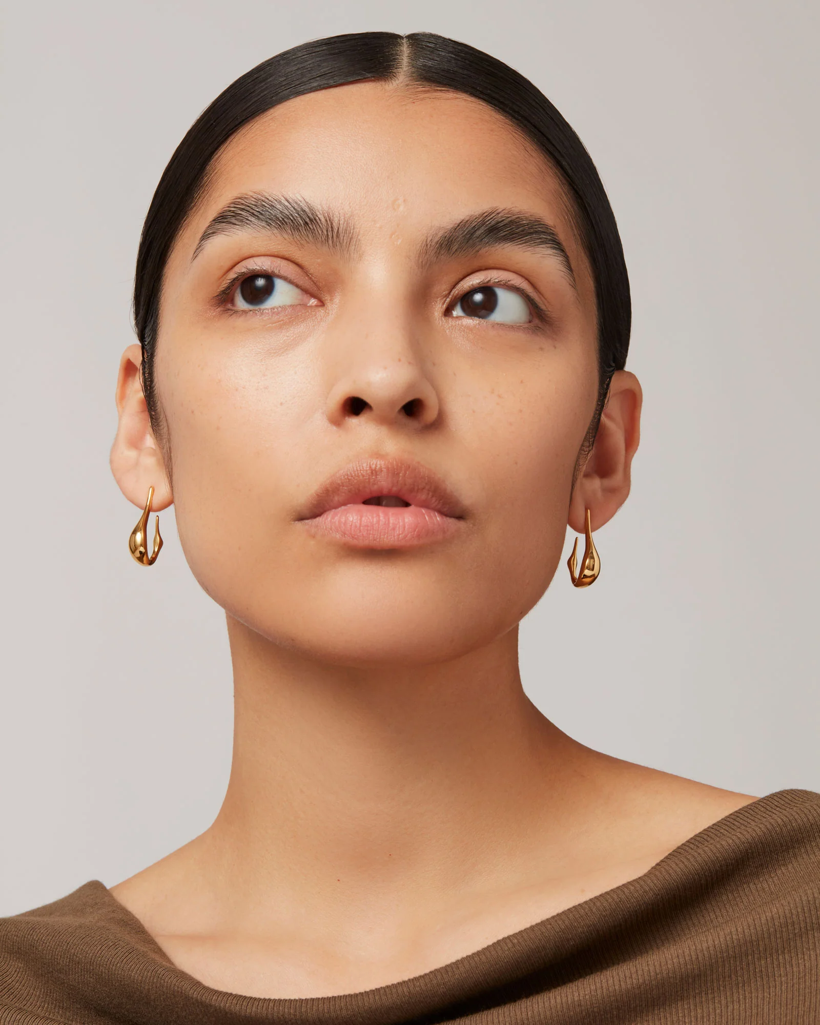 Small Colette Hoop Earrings - Image 3