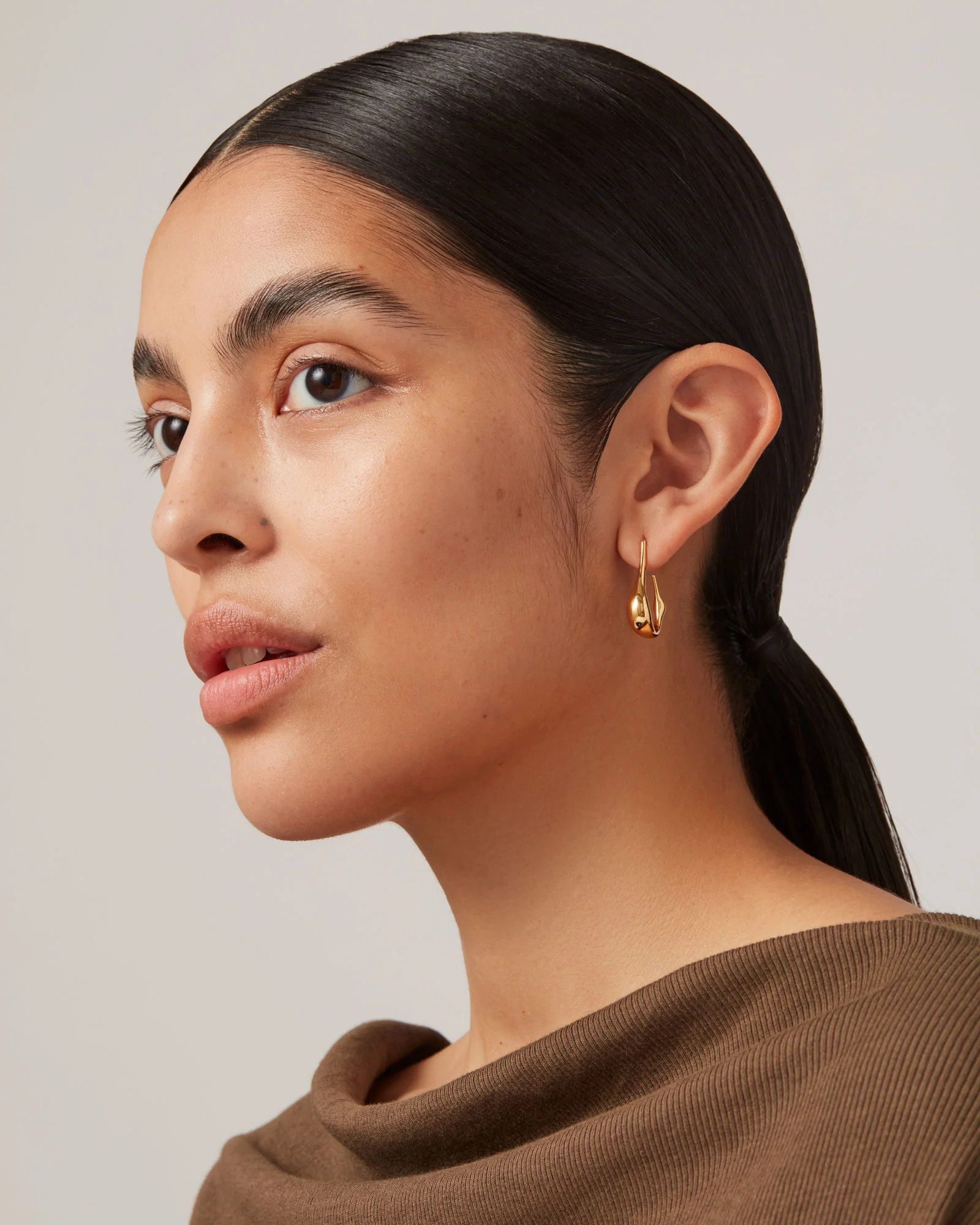 Small Colette Hoop Earrings - Image 4