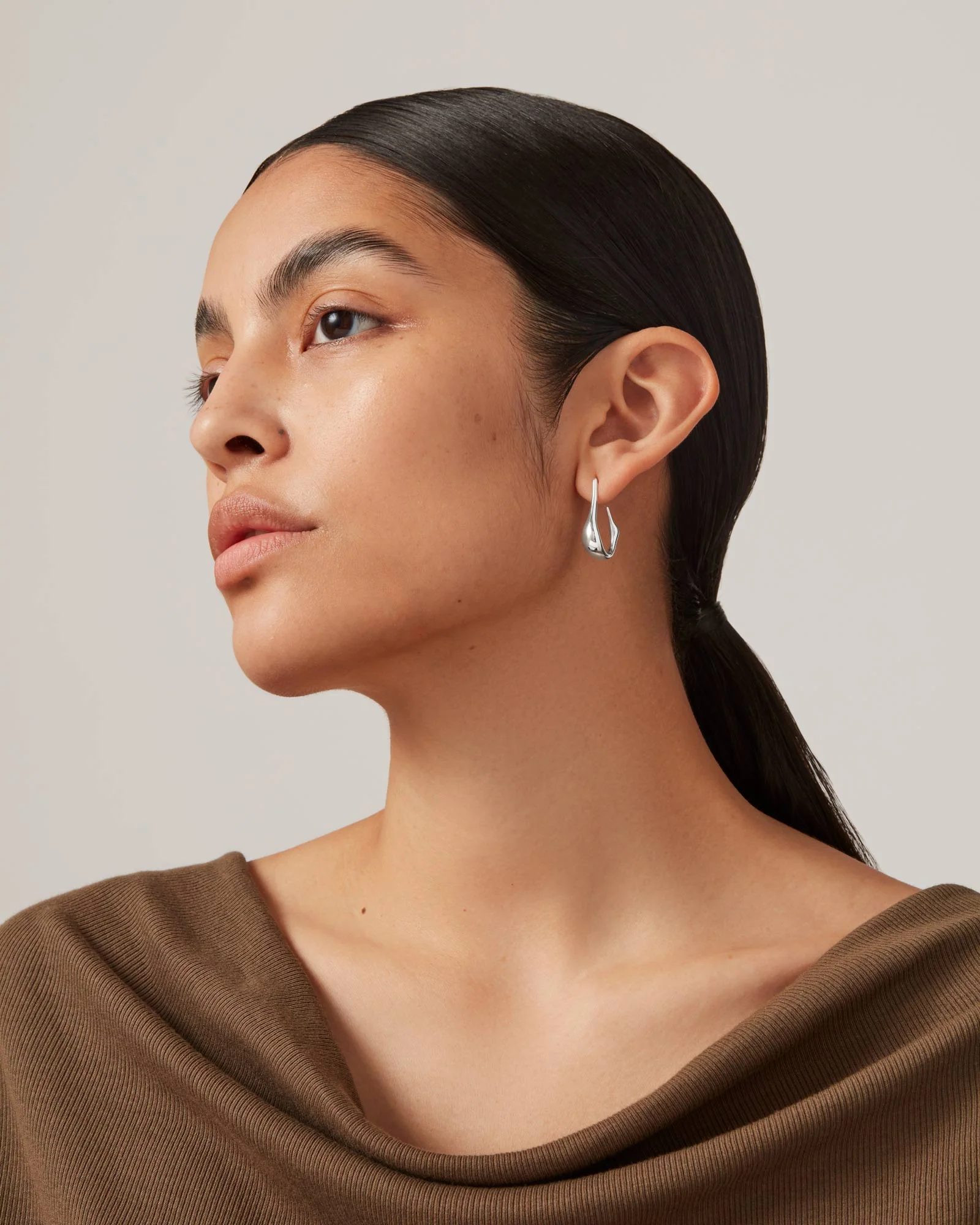 Small Colette Hoop Earrings - Image 2