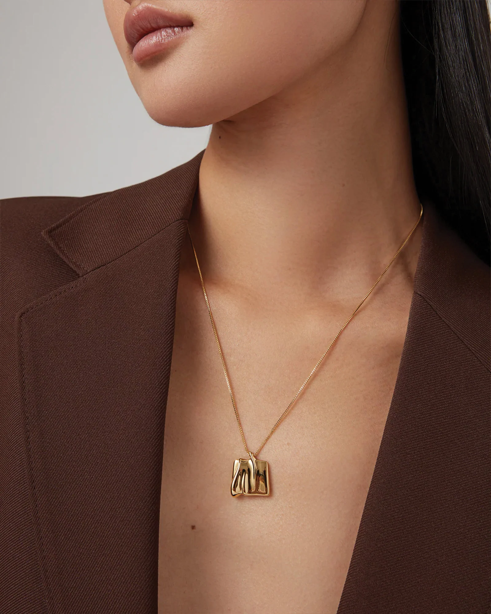 Sundra Pendant Necklace - Image 2