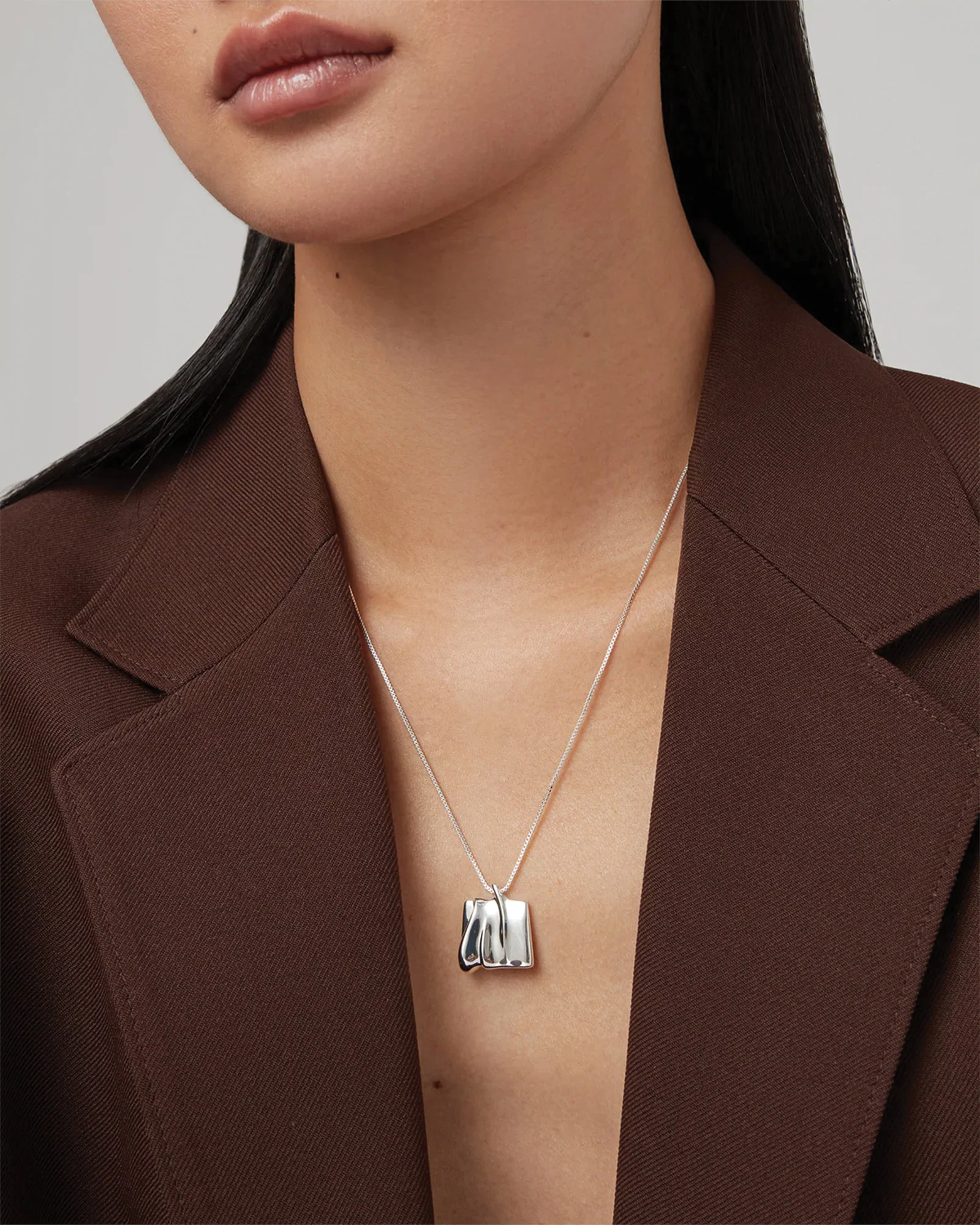 Sundra Pendant Necklace - Image 2