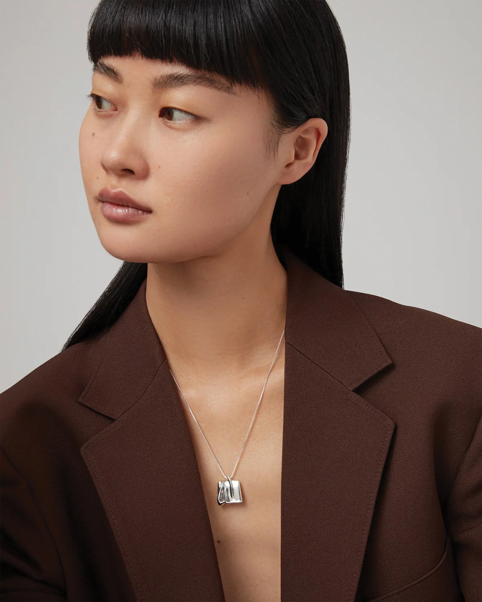Sundra Pendant Necklace - Image 4