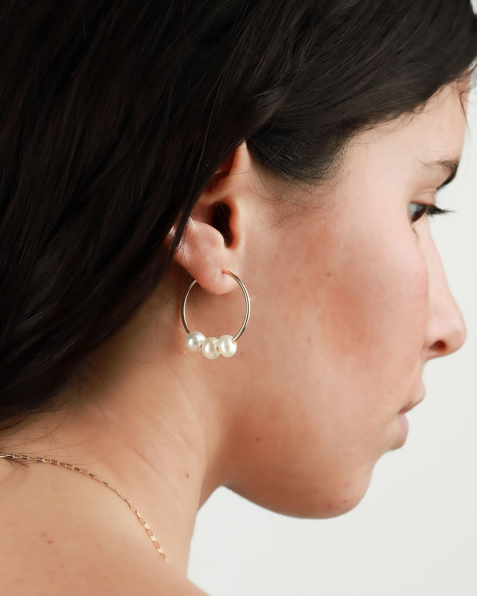 Three Floating Pearl Hoops I 24mm - Image 2