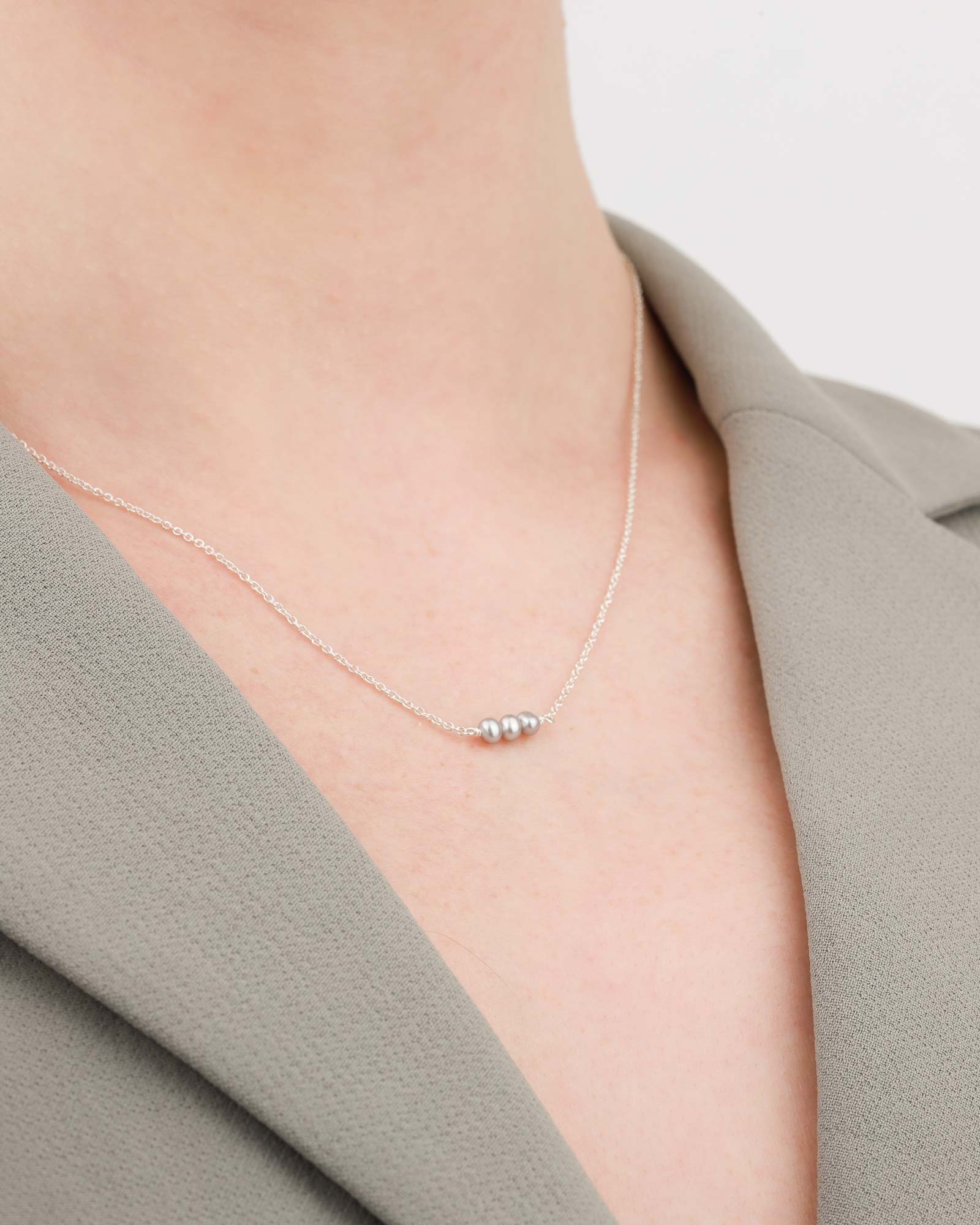 Three Pearl Necklace - Image 2