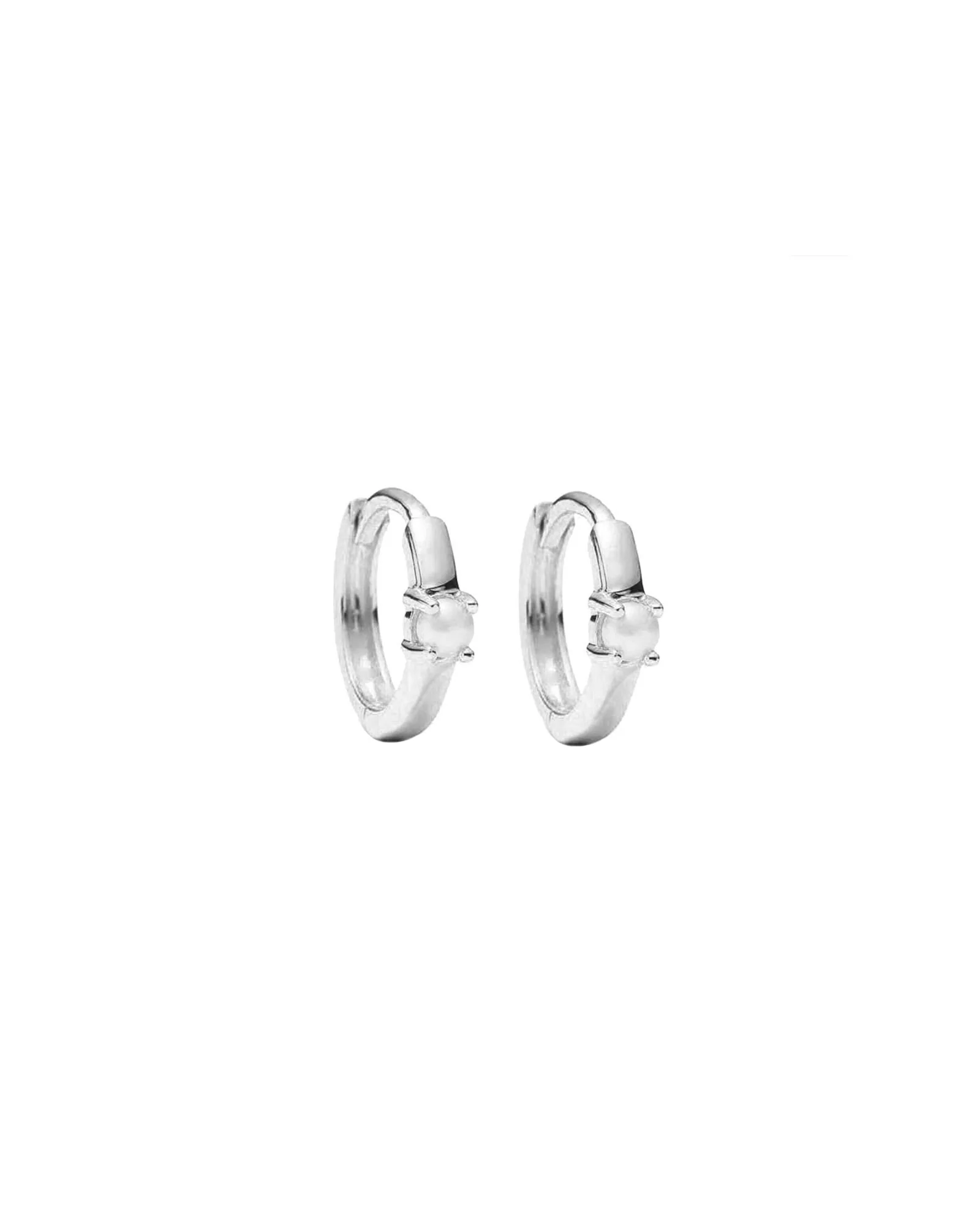 Solitaire Pearl Huggies | 11mm