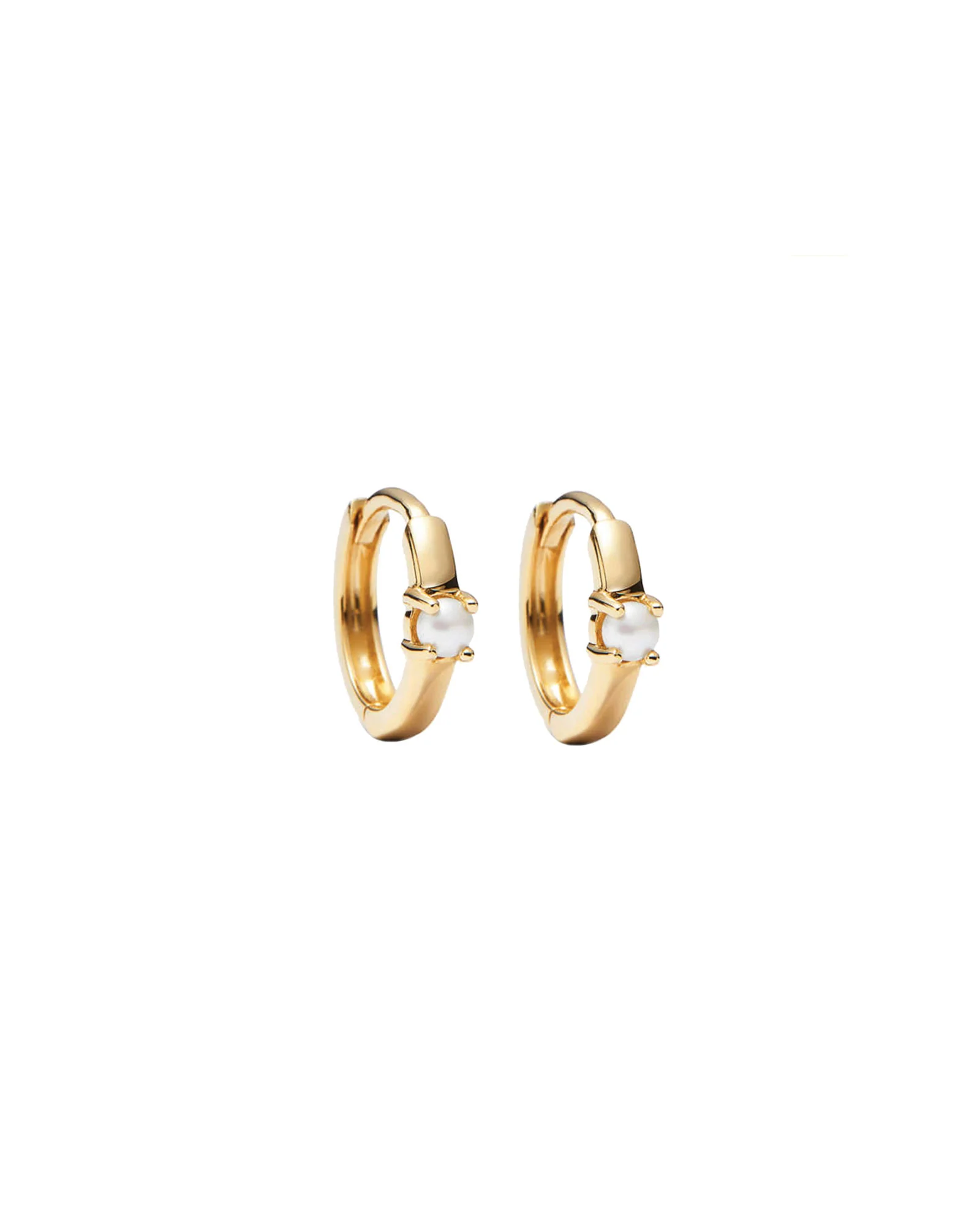 Solitaire Pearl Huggies | 11mm